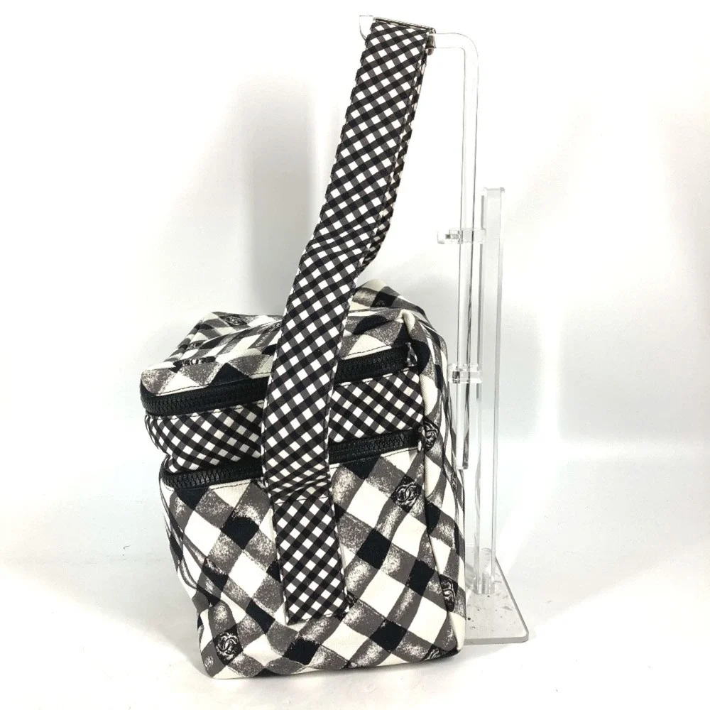 CHANEL White Shoulder Bag - Picture 2 of 16